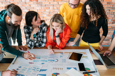 Diskussion_Jugendliche - © stockadobe.com - golubovy Diskussion_Jugendliche